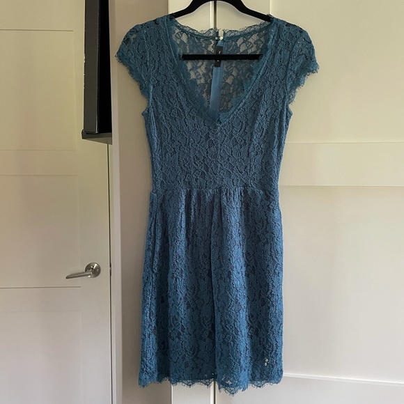 Aritzia Babaton Tobias Lace Dress - Picture 2 of 13
